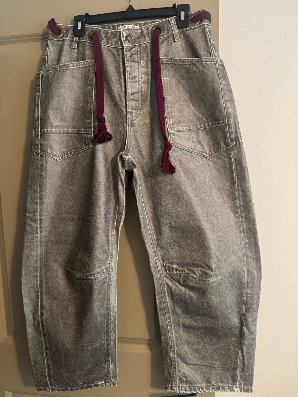 Free people barrel Jeans with Maroon Drawstrings size 29